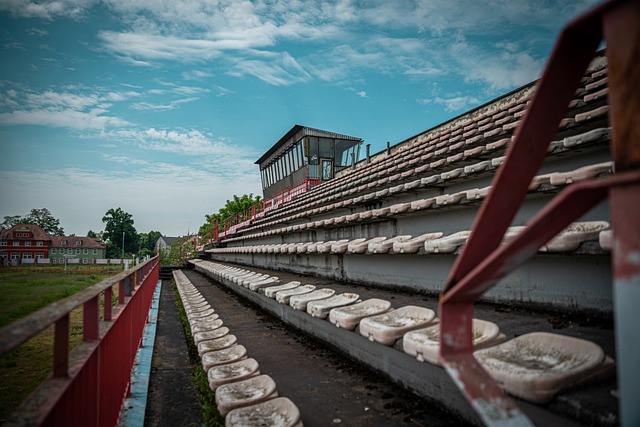 泰伦卢不满快船球员,怒斥某人毫无拼劲,哈登正式回应.